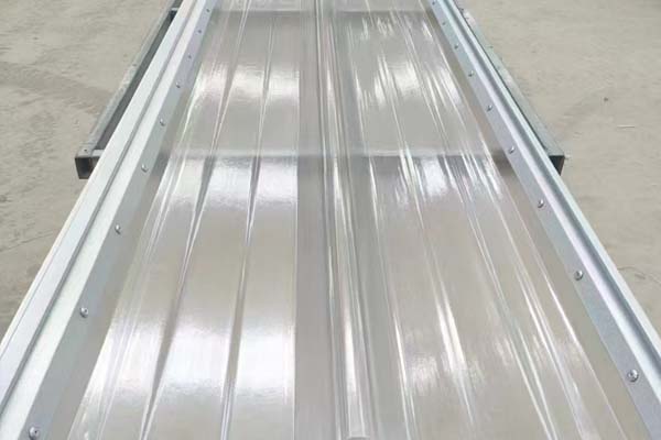 金屬鎖邊采光板